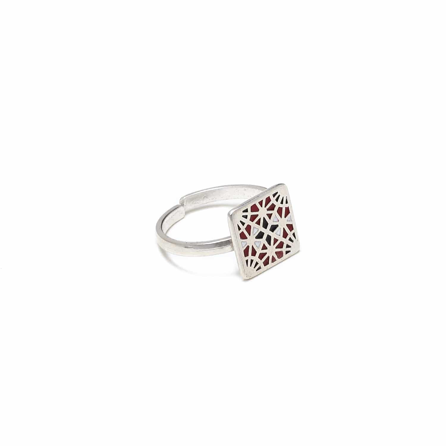 Miniature Intricate Ring # 5 3 050C43A4 4D2D 4627 BEEB F5F9AFFC7778