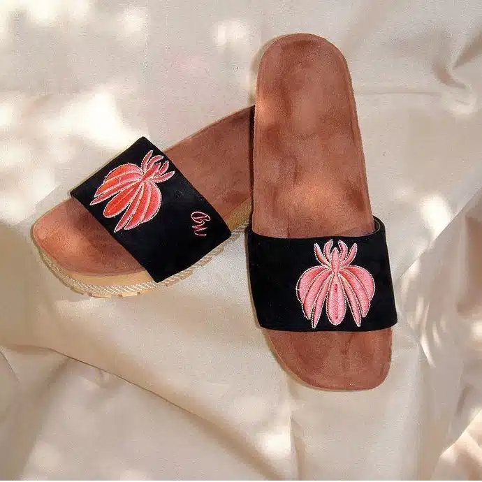 Black bee slipper 2 12 09 2022 10 08 46