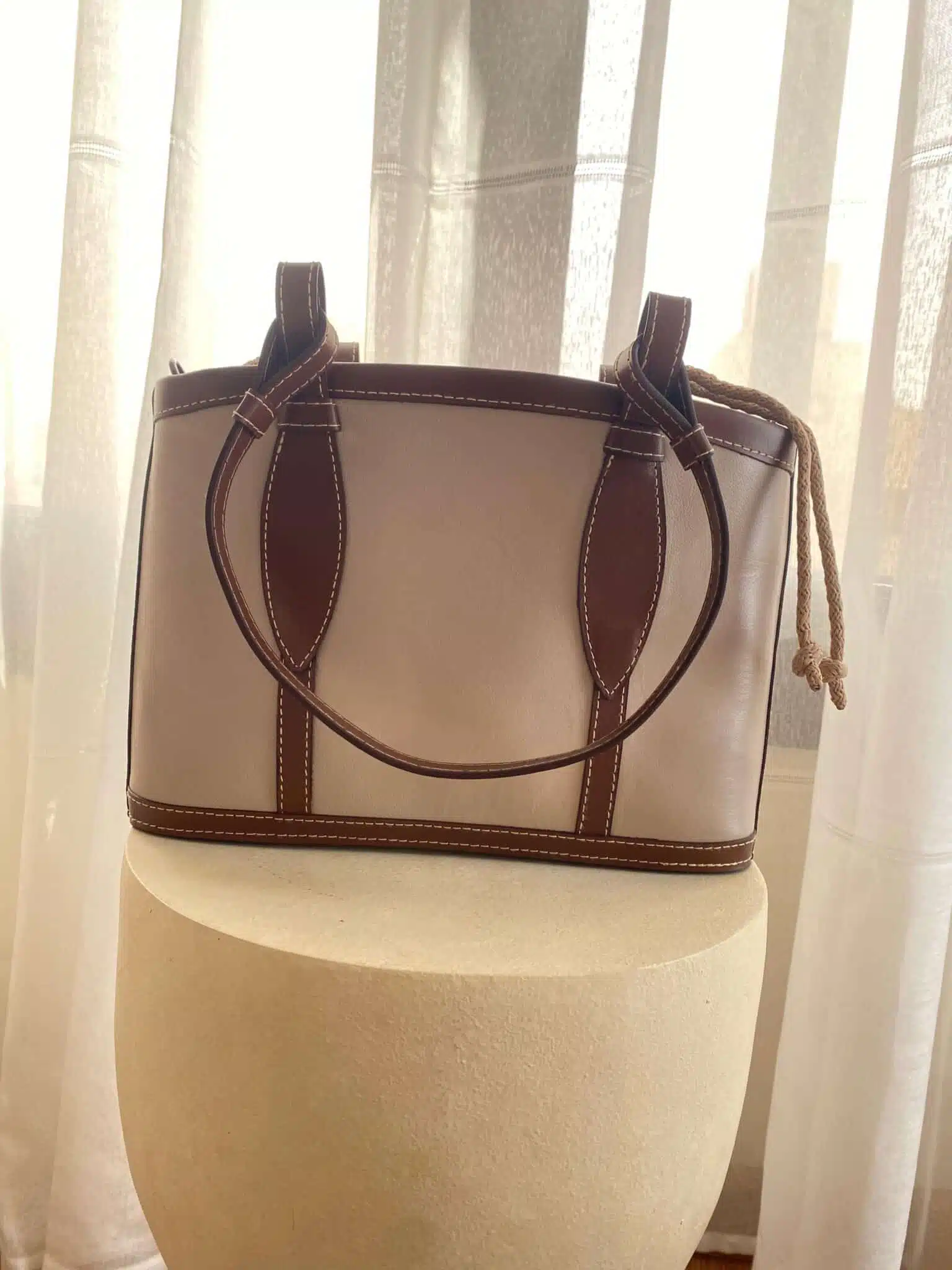 Classic Elegant Leather Bag 4 16 47 scaled