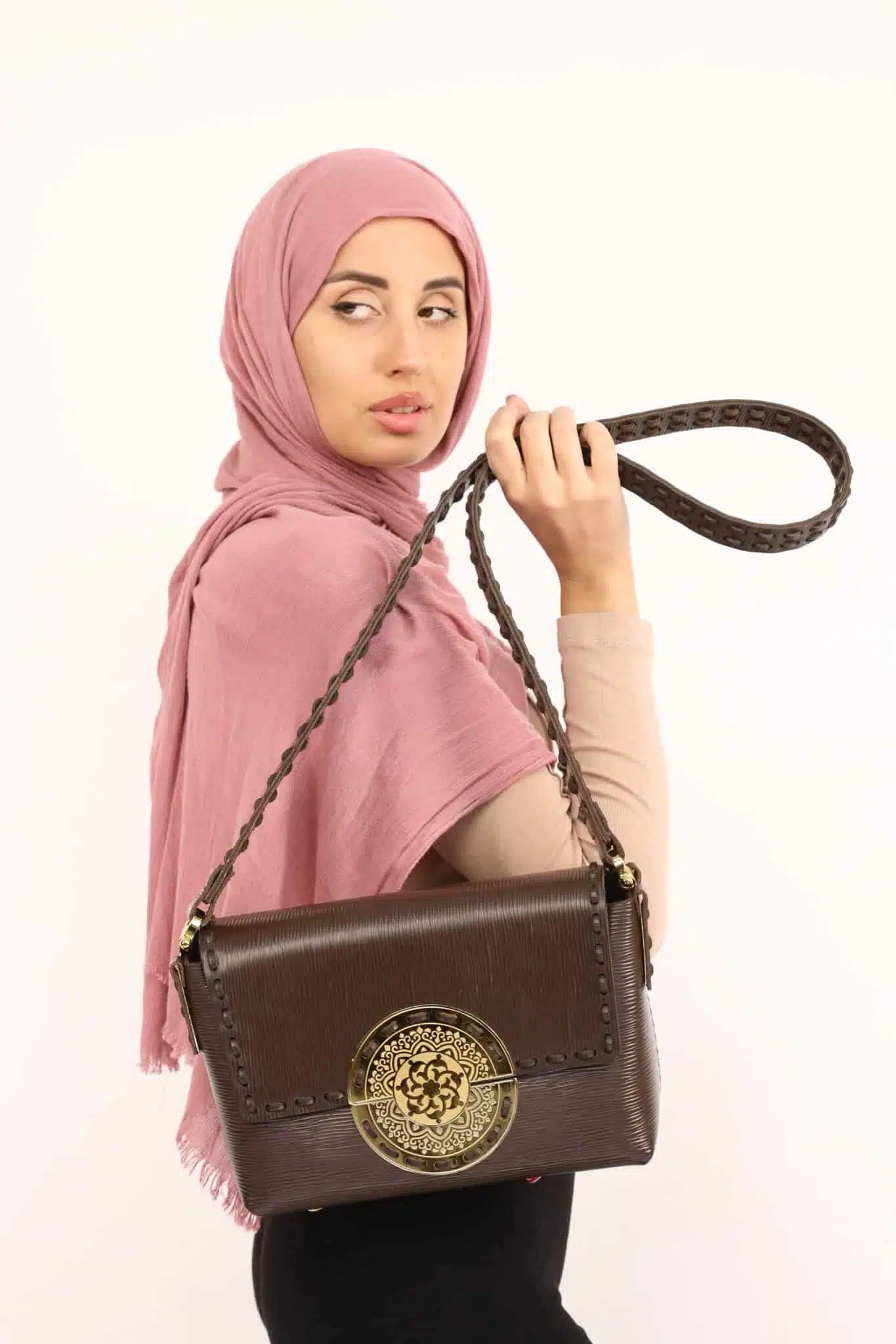 موديل زهرة الأندلس 5 165A0311 scaled