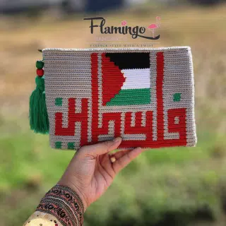 محفظه مكتوب عليها كلمة فلسطين بالخط العربى