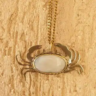 Crab pendant with mother of pearls