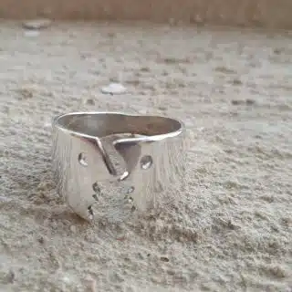 Double half face ring