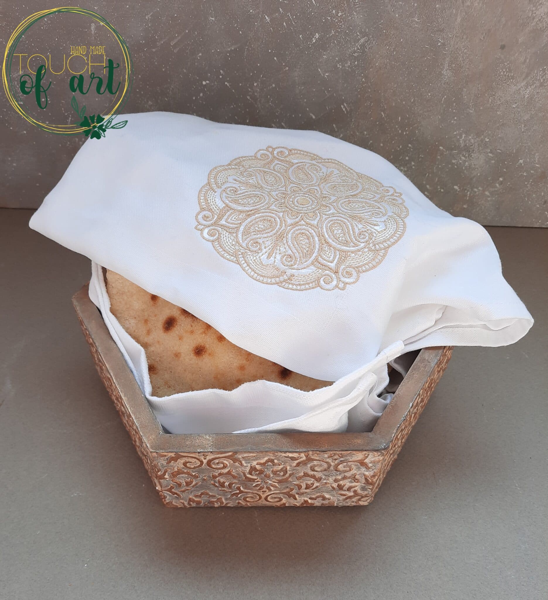 Vintage bread plate 3 20220307 095744 scaled