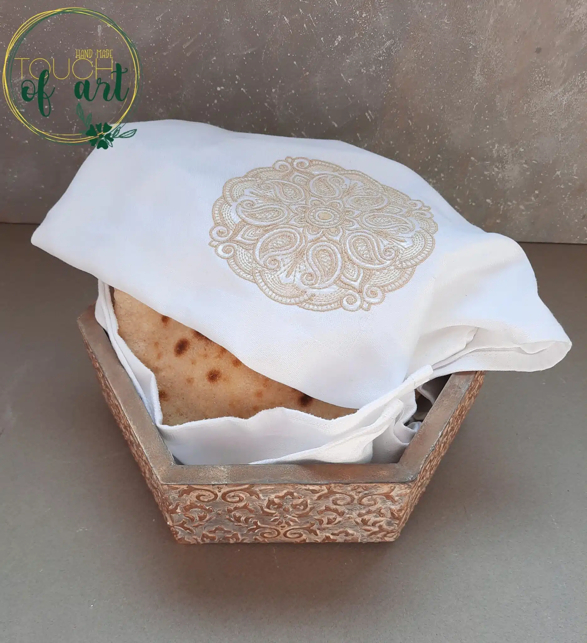 Vintage bread plate 3 20220307 095744 scaled