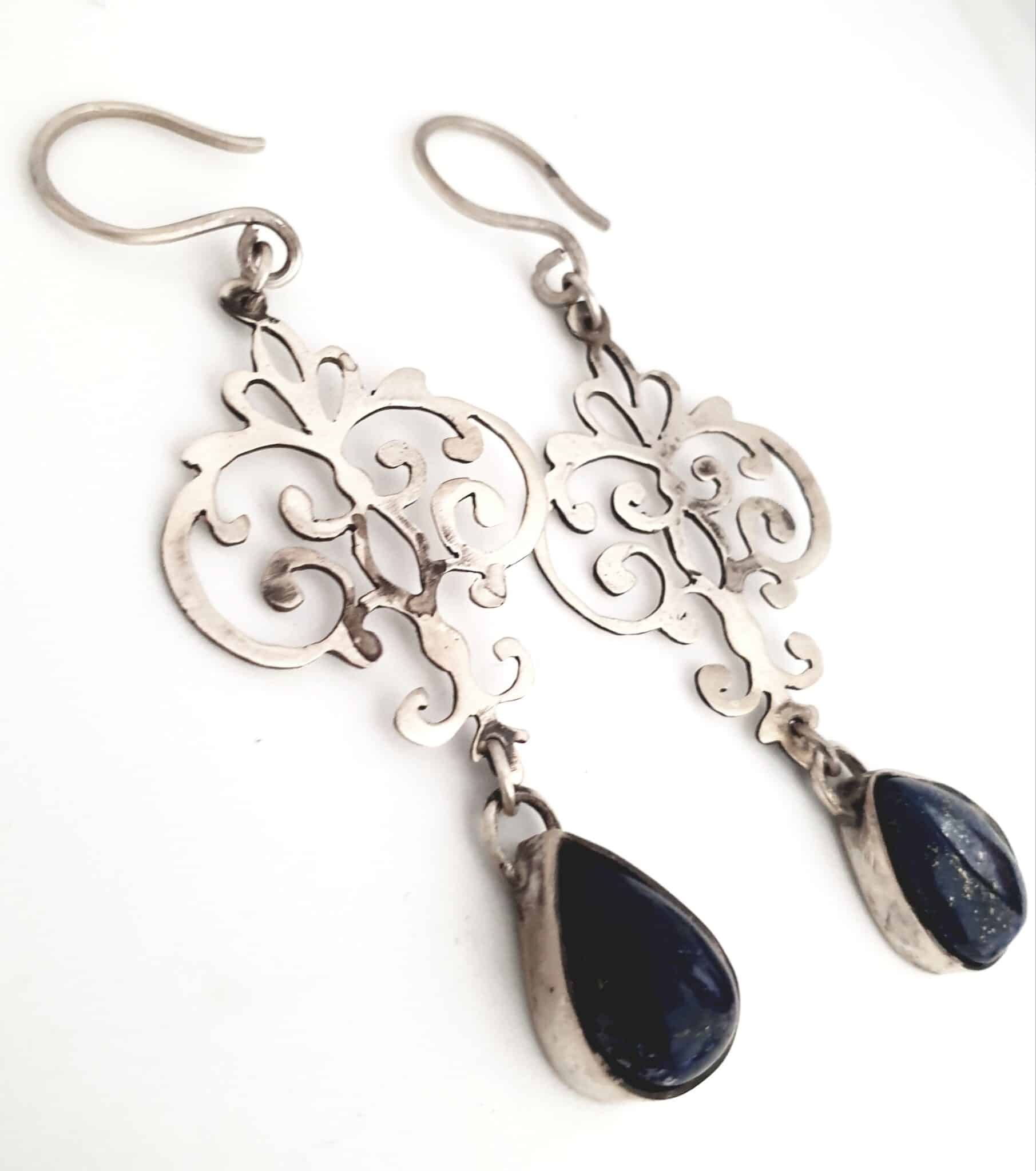 Folkloric sterling silver earring with teardrop lapis lazuli 1 Folkloric sterling silver earring with teardrop lapis lazuli