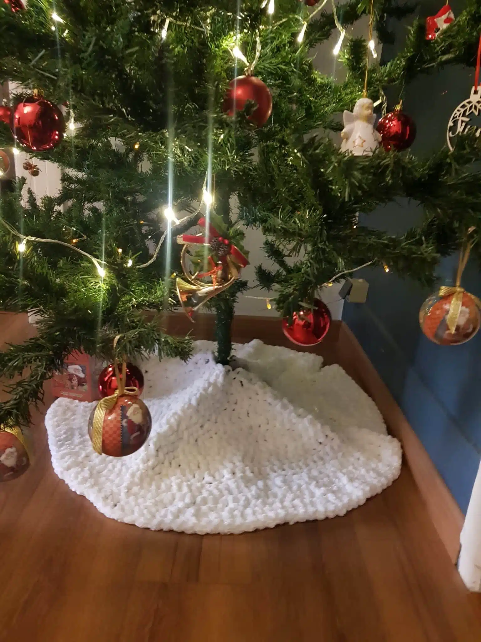 Snowy Christmas tree skirt 2 20221201 122213 scaled