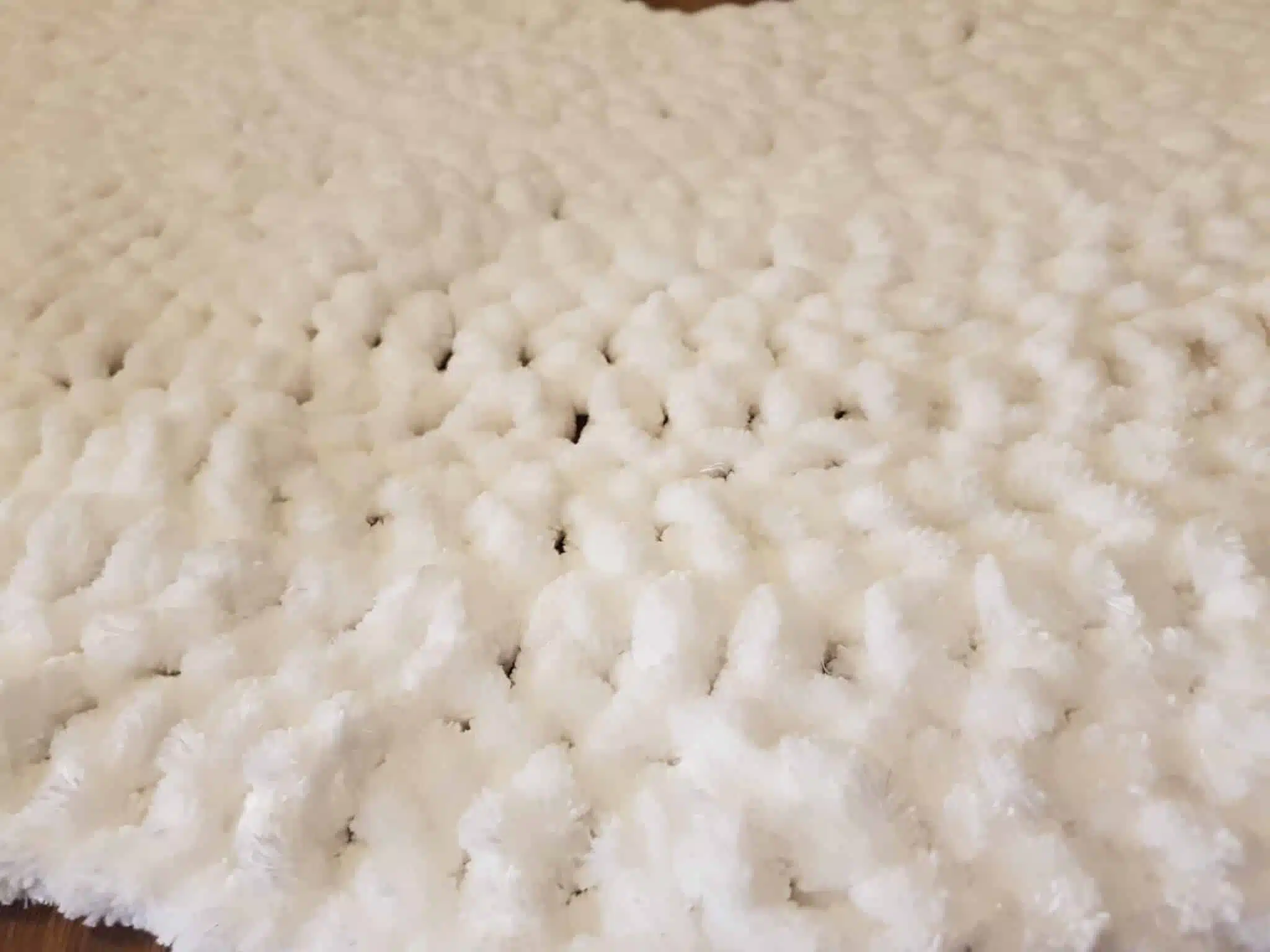 Snowy Christmas tree skirt 4 20221201 130024 scaled