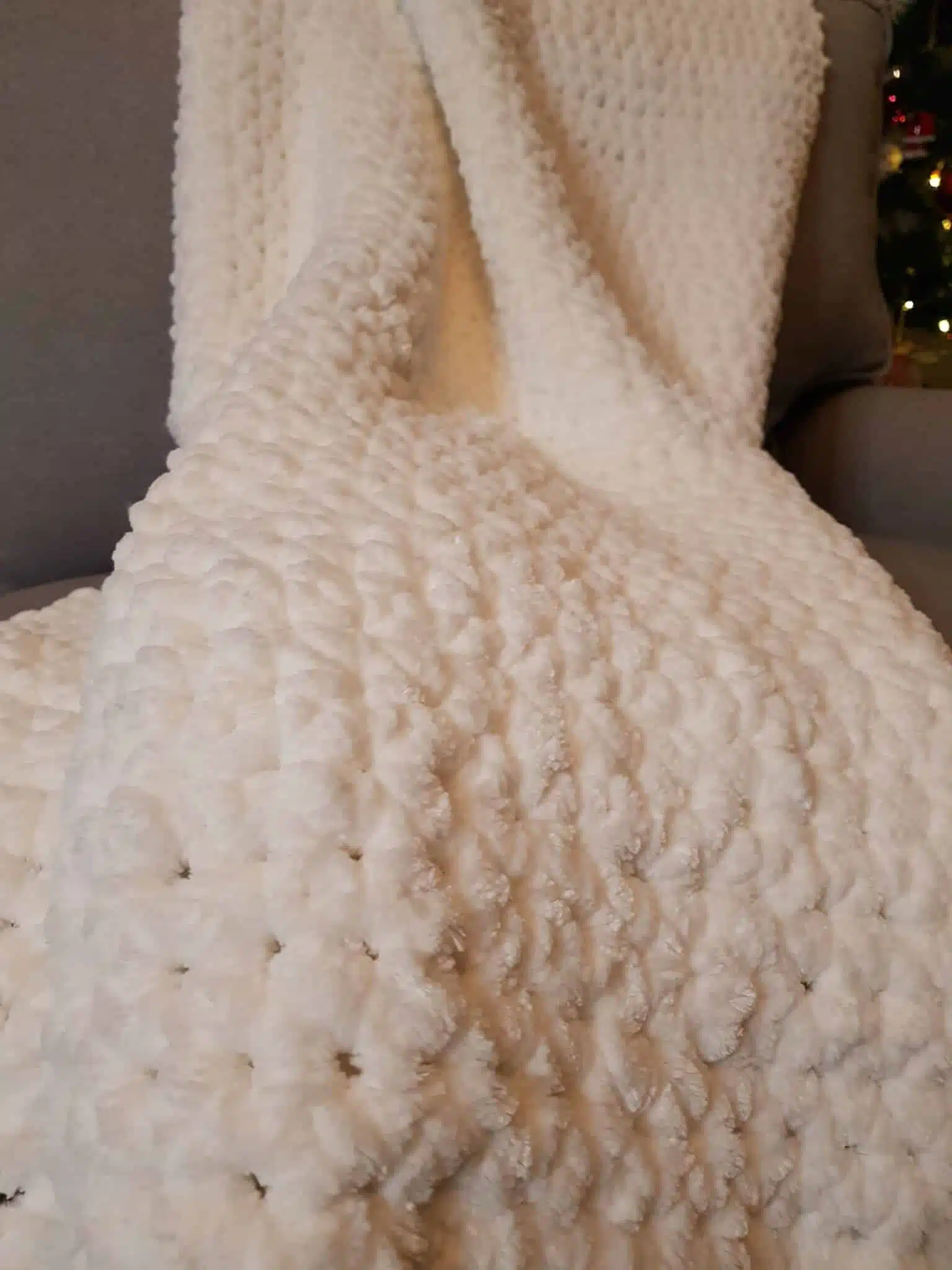 White throw blanket 4 20221204 195517 scaled