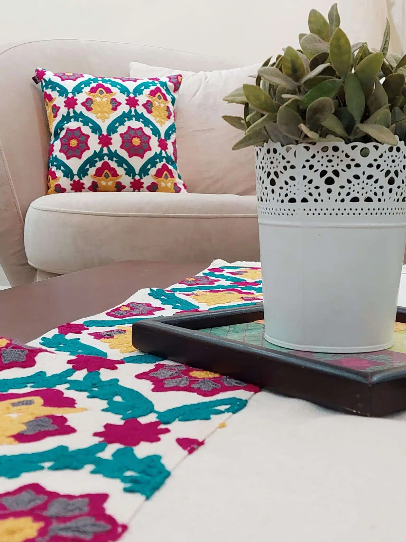 Turquoise modern classic Table runner 2 20230116 151254 01 scaled