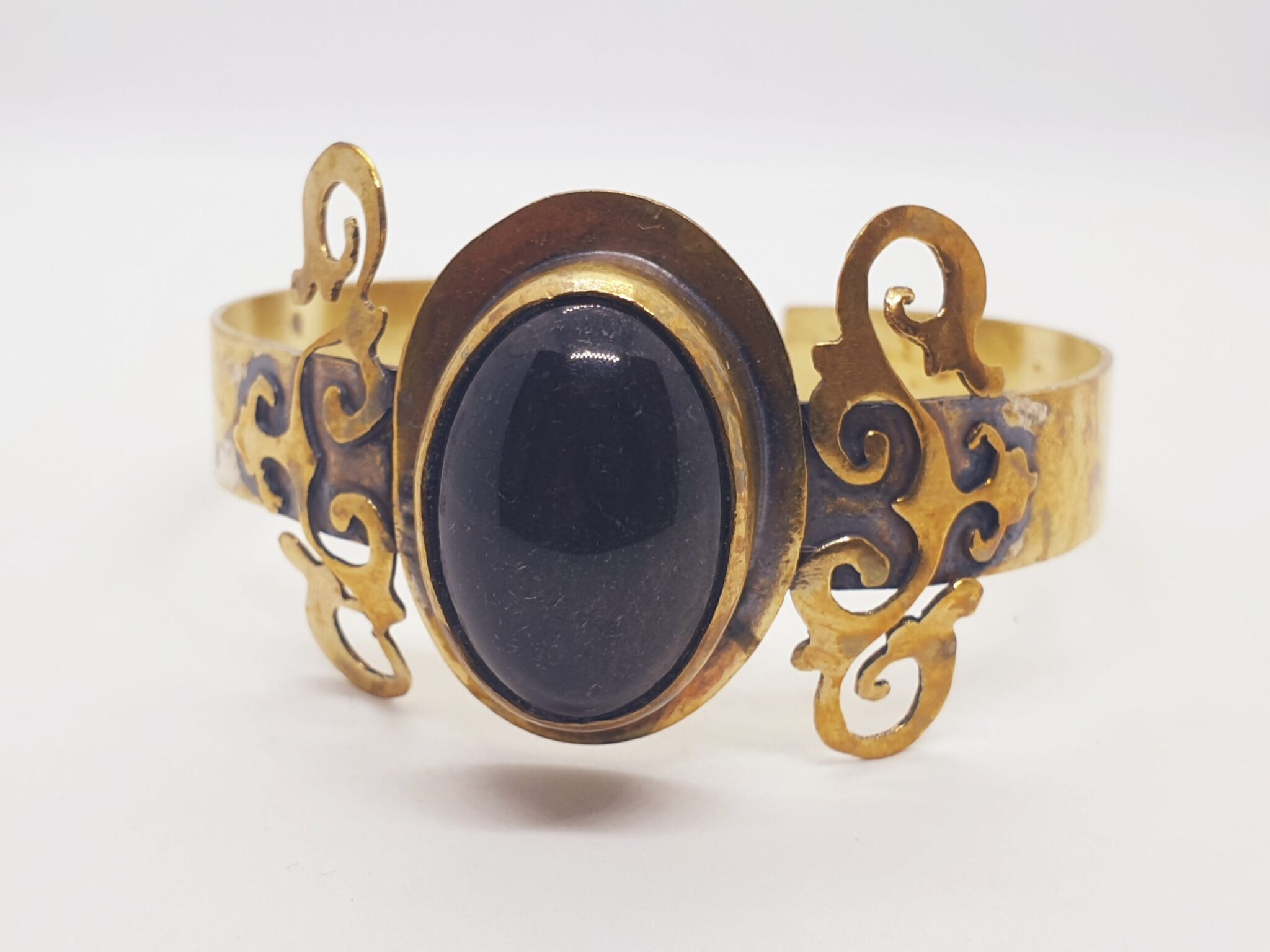 Ornament cabochon cuff 2 20230309 123904 scaled scaled
