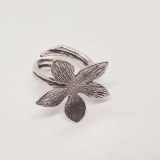 Textured flower double wire ring