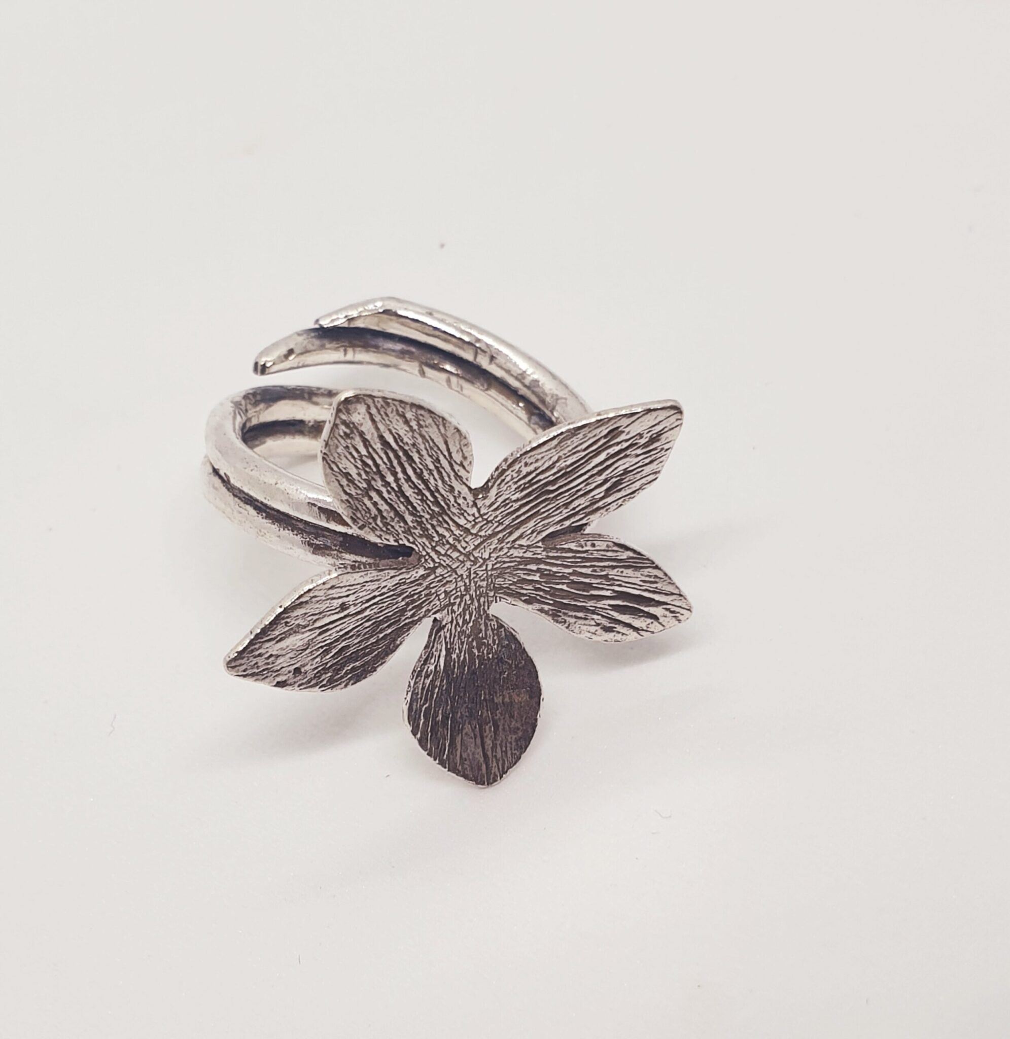 Textured flower double wire ring 1 Textured flower double wire ring