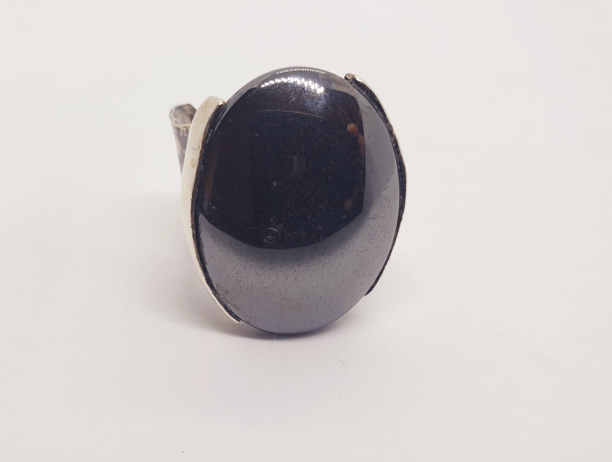 Wide hammered ring with big open oval hematite 3 20230309 130341 scaled scaled