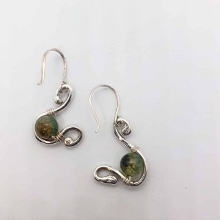Irregular silver wire shape with sphere agate