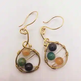Intertwined brass wire earring with agates