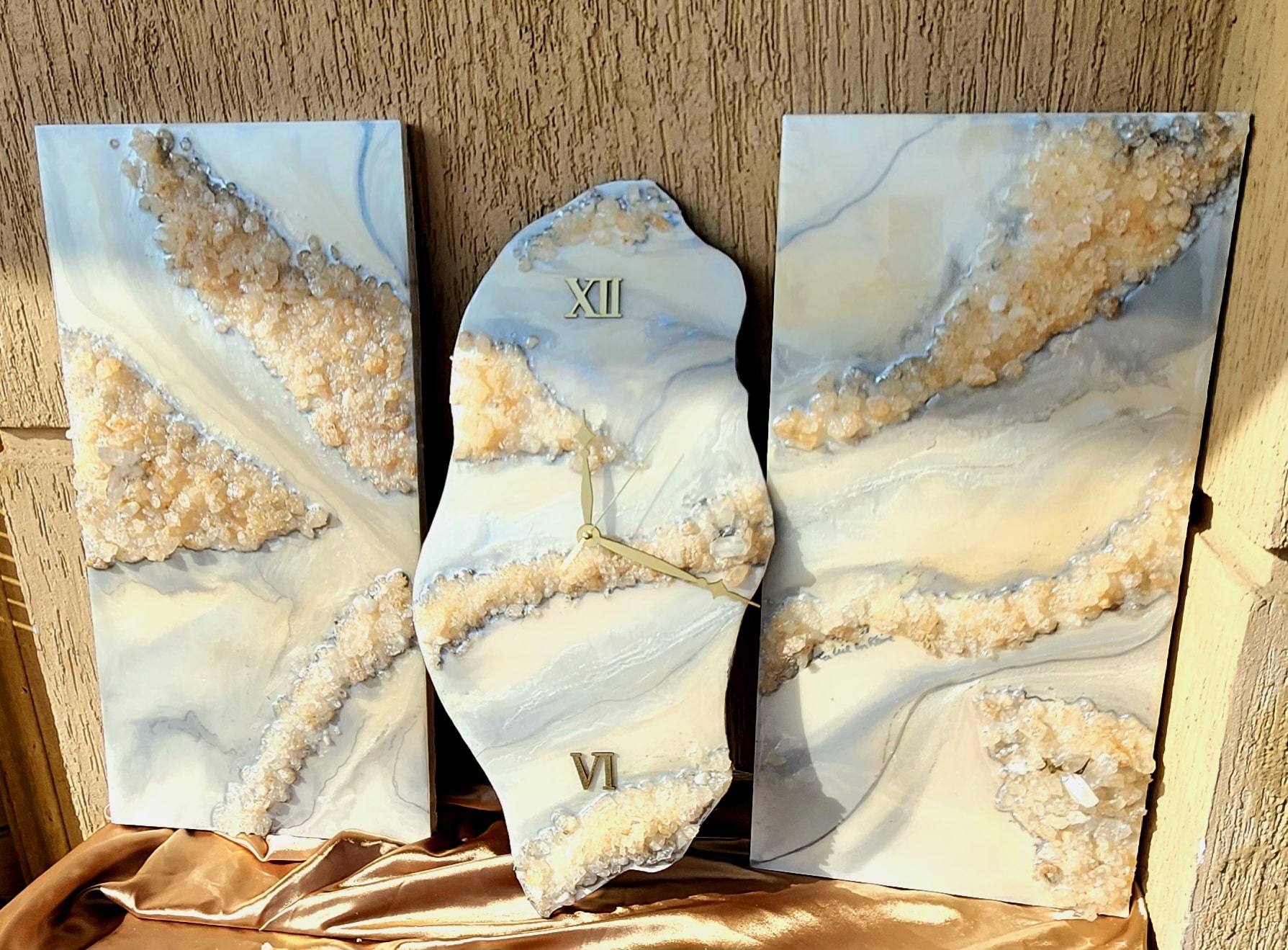 Resin set ( clock with murals) 1 Resin set ( clock with murals)