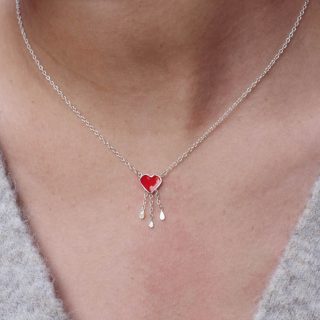 Dropping heart necklace
