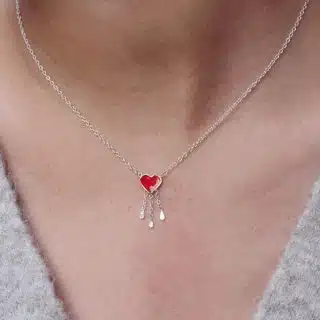 Dropping heart necklace