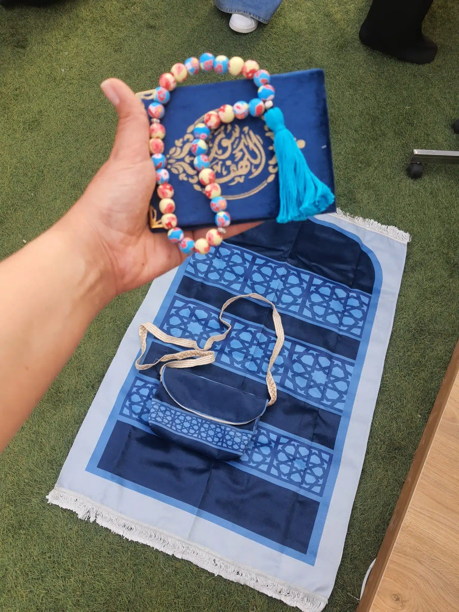 سجاده قطيفه كبيره ١٠٠سم ف ٨٠ سم بالشنطه كروس 1 سجاده قطيفه كبيره ١٠٠سم ف ٨٠ سم بالشنطه كروس