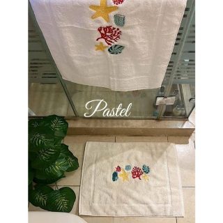Corals bath mat