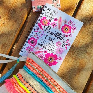 Zan Design Hand Clutch Bubble Gum Pink