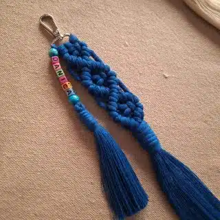 ميداليا مكرميه بالاسم متاح تغيير الاسم واللون