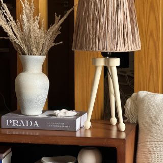 Raffia cream table lamp