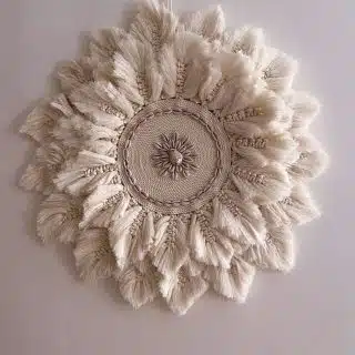 Round macrame feathers withe seashells