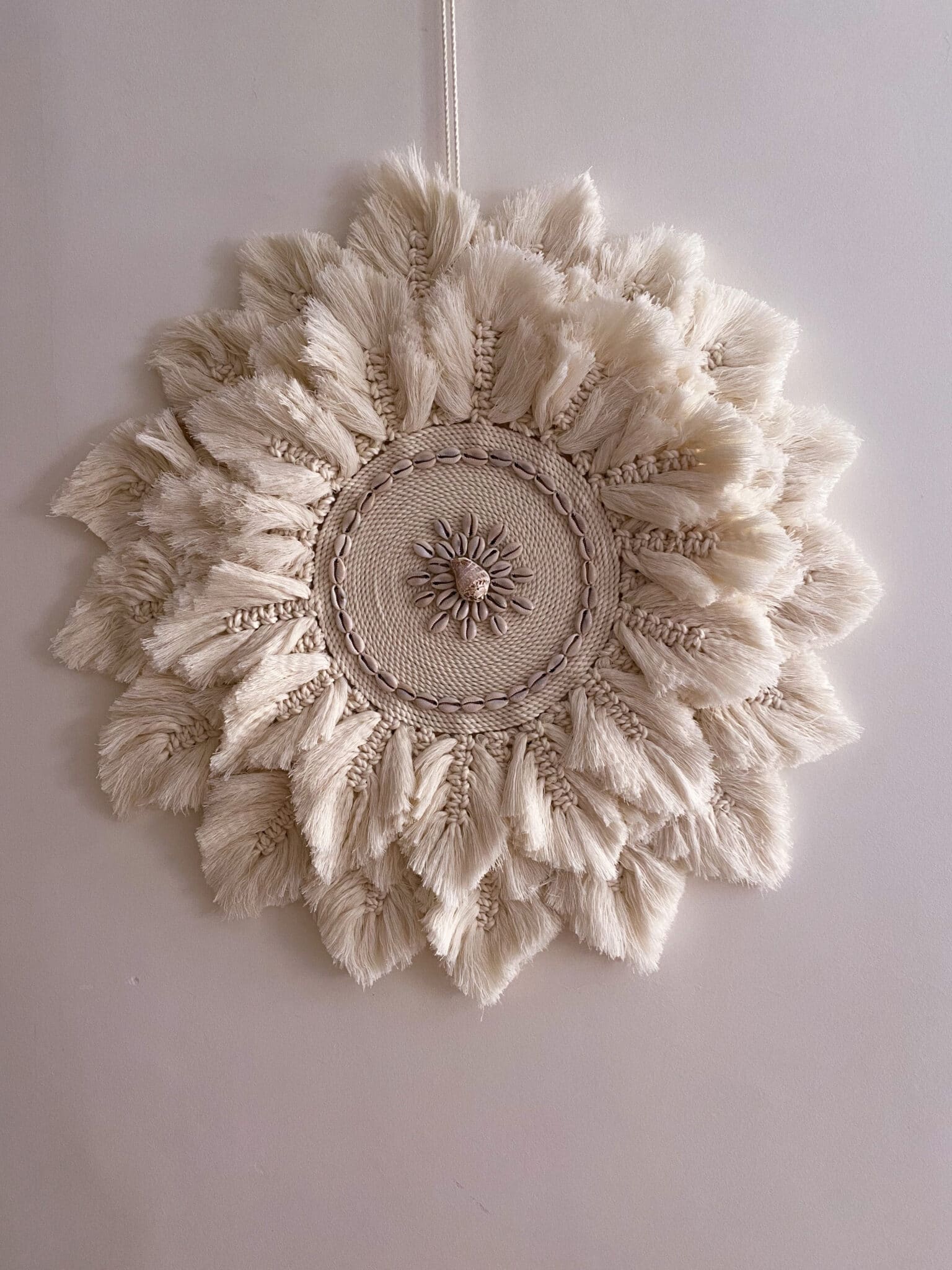 Round macrame feathers withe seashells 1 Round macrame feathers withe seashells