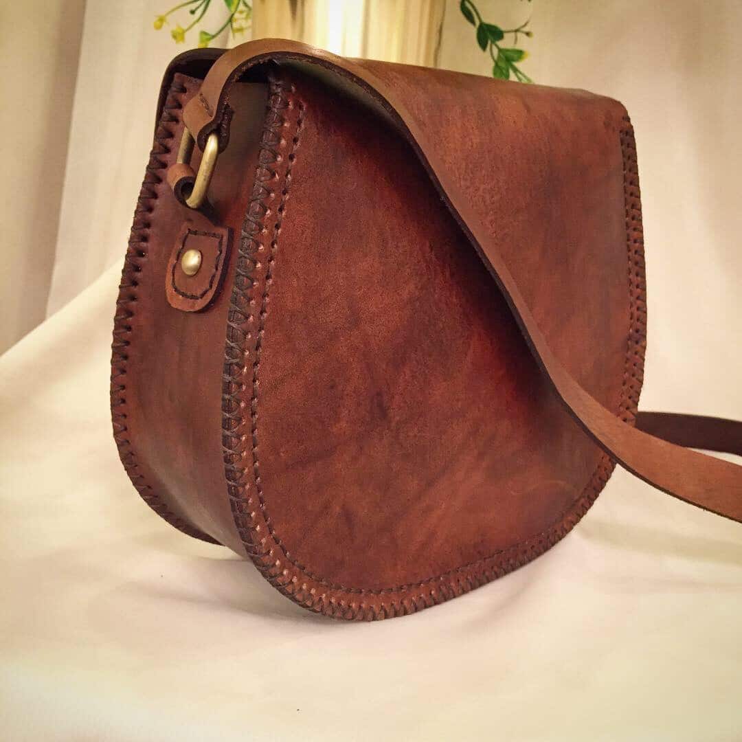 0102 Handmade Genuine leather cross bag with handmade copper figure 2 35D4CDDF EE4C 4335 974F 8F7C31452EFC