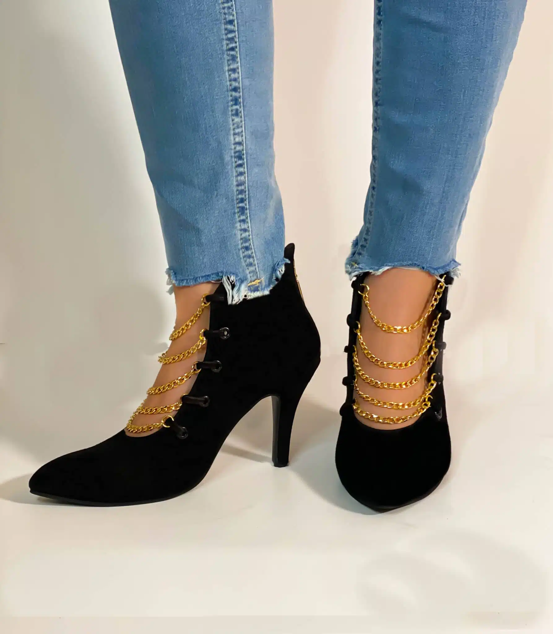 Chain stilettos 2 3721598C BA11 4C92 AA6F AECE969A2F2D scaled