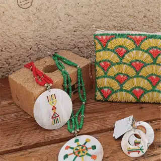 اكسسوار عقد سيوي صدف مع خرز تفسيرة