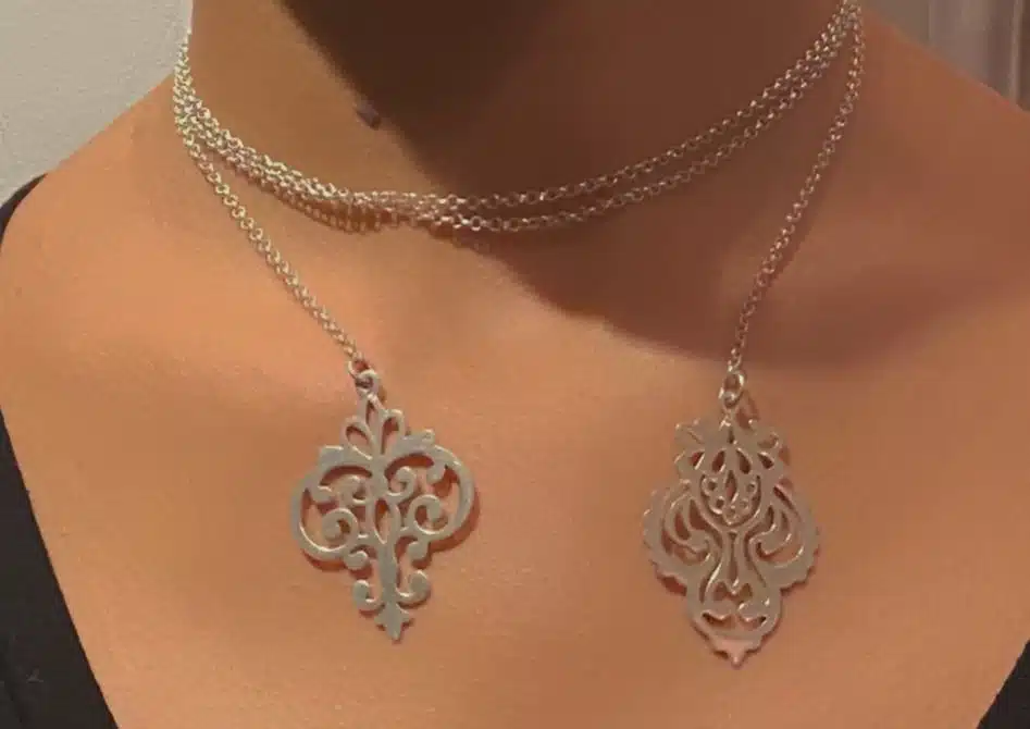 Interchangeable Necklace Wrap 2 40EE763B C651 4C2E 80BF 9FD80215A2EA