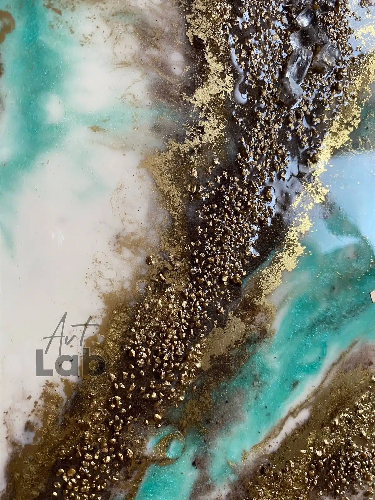 Resin wall clock 2 5EDFBA9D BA9D 42B1 BBF8 CA74E1EE4267