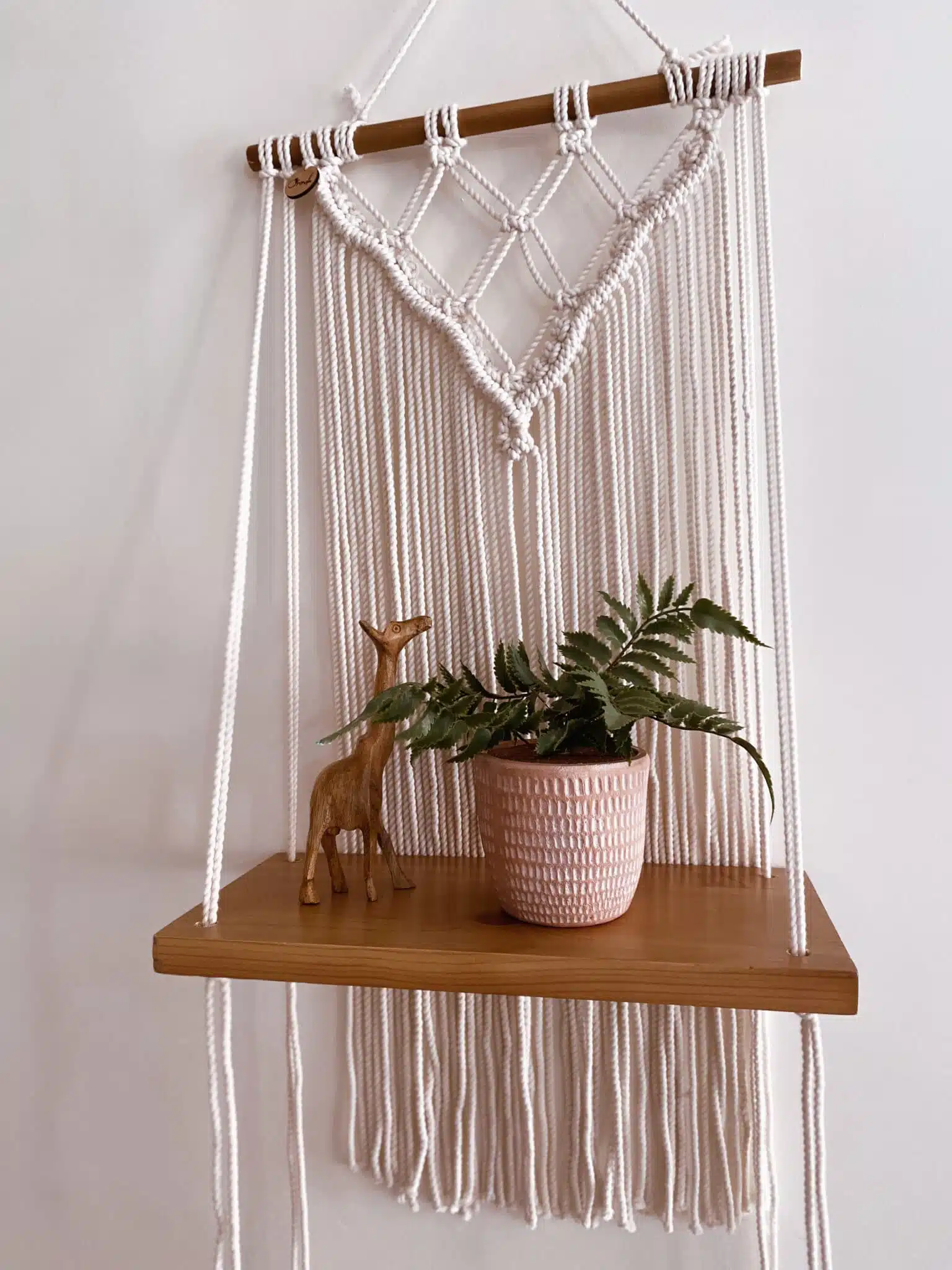 Diamonds Macrame wall shelf 3 622AF356 924C 4BAF 9A63 31C6BE3C866D scaled
