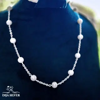 pearls necklace