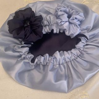 Satin bonnet set