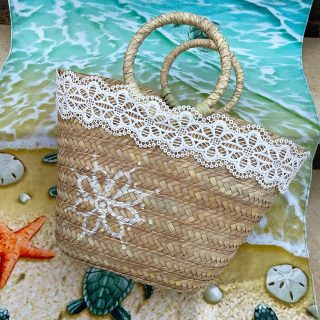 White Flower Straw Bag