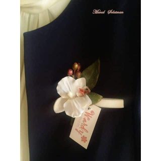 (SILK FLOWERS CORSAGE}