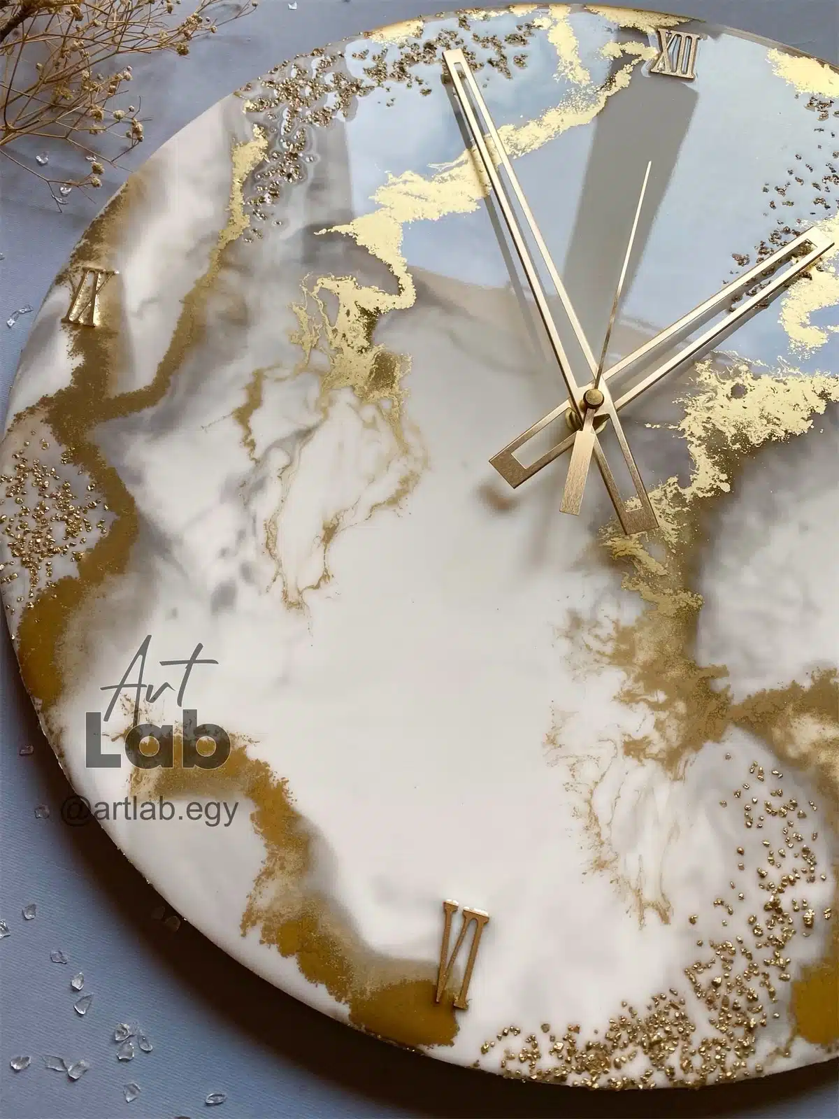 Shiny gold wall clock 3 943238DE 0C84 4BBC 8028 3C9045D53BCE