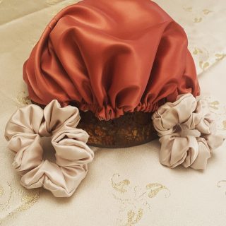 Satin bonnet set