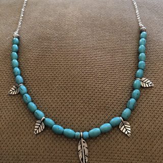 عقد فضه مع حجر الفيروز