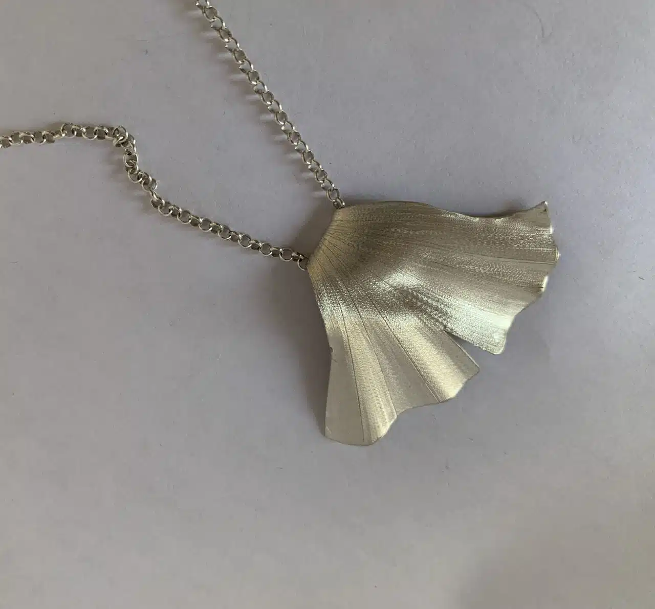 Lotus pendant 2 A6CDEBF5 58A0 4A98 808B C8EDA76CF1FE