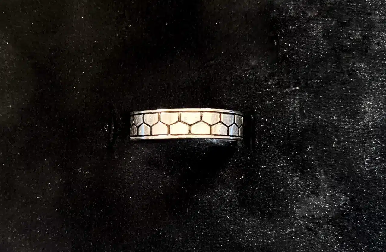 Sterling silver ring with black enamel. 1 Sterling silver ring with black enamel.