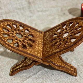 حامل مصحف من الخشب