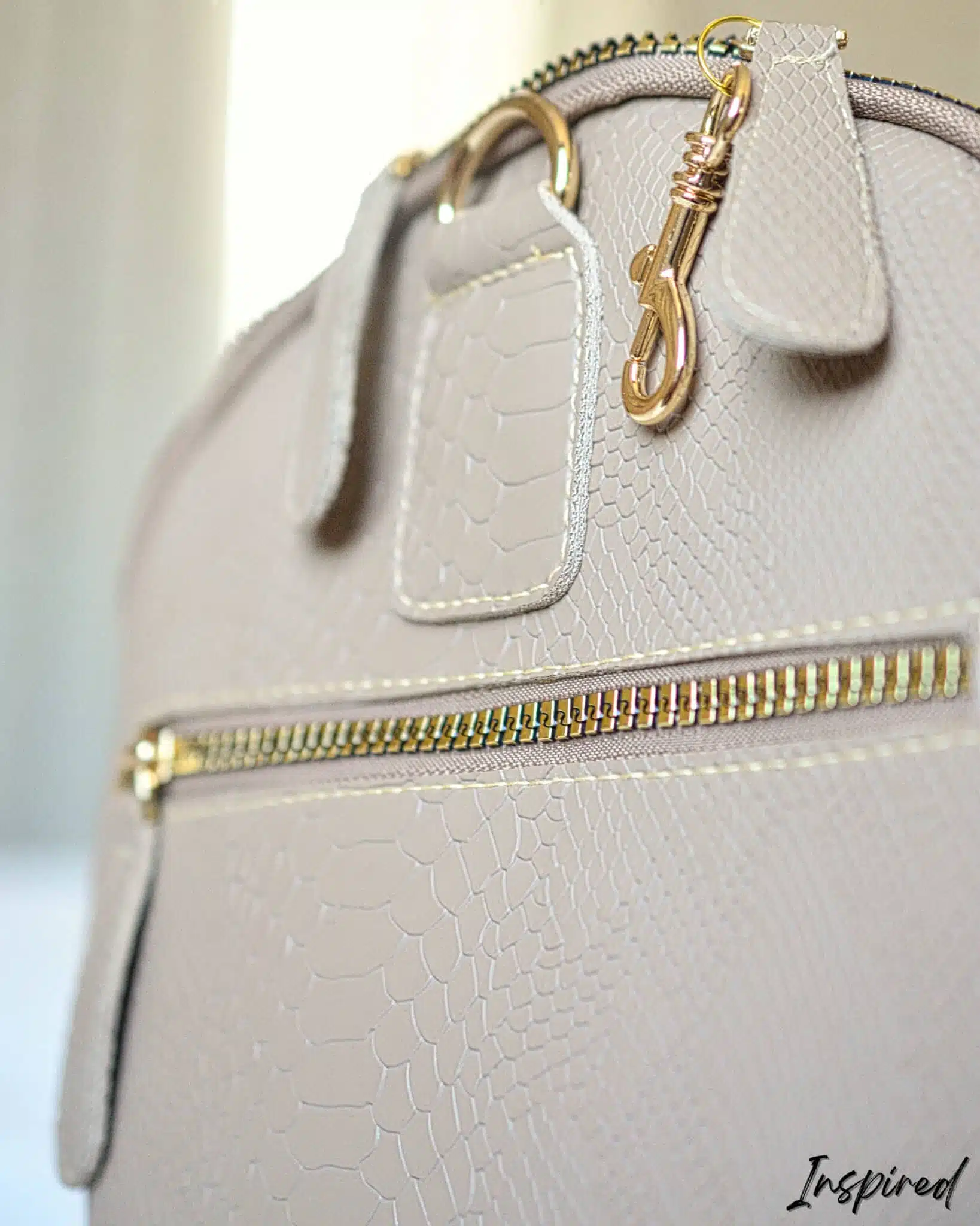 Beige_ Explorer Bag 3 DSC 3243 scaled