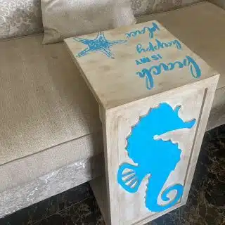 Sea Horse Sofa Side Table (beige x turquoise)