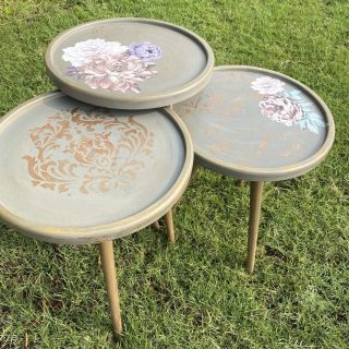 Classic Round Tables Set