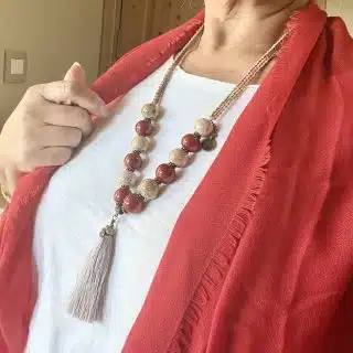 Casual chic porcelain necklace.